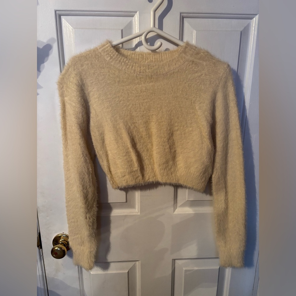 SHEIN Fuzzy Cream Cropped Women's Sweater